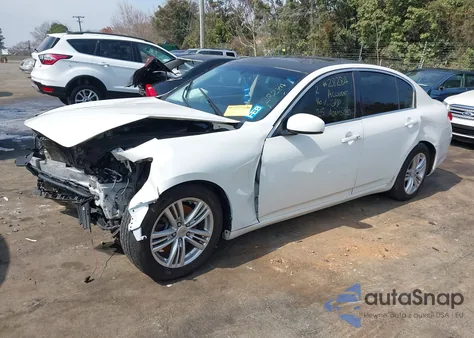 2015 Infiniti Q40 z USA, uszkodzony, nr VIN JN1CV6AR9FM523763